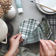A Makers' Studio - Mesh Stencil - Plaid - 8.5x11
